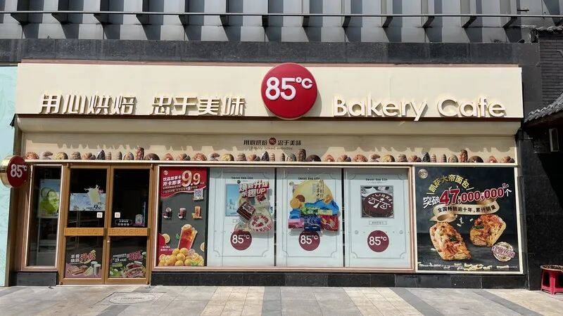 1年關閉超80家門店！曾火到擠不進<strong></p>
<p>宏鑫機械設備有限公司
</strong>，知名品牌回應:宏鑫機械設備有限公司
