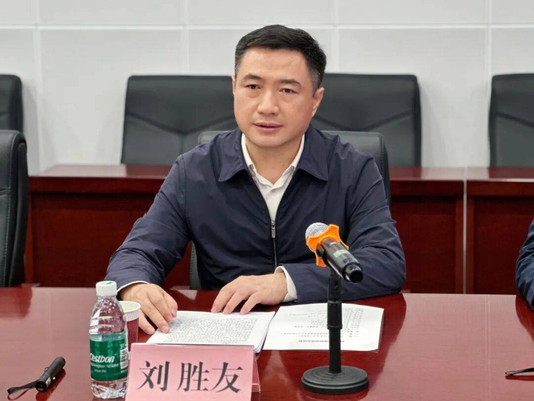 廣西北部灣港集團(tuán)董事長劉勝友出任柳州市委副書記<strong></p>
<p>宏鑫機(jī)械設(shè)備有限公司
</strong>，提名為市長候選人:宏鑫機(jī)械設(shè)備有限公司

