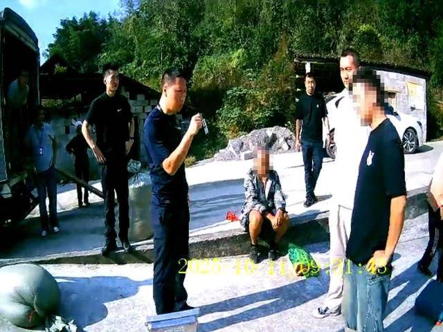 100斤玉米上秤秒變60斤？貴州一村民遭“鬼秤”騙糧！民警出手<strong></p>
<p>宏鑫機械設備有限公司
</strong>，5人被拘:宏鑫機械設備有限公司
