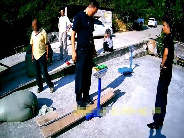 100斤玉米上秤秒變60斤？貴州一村民遭“鬼秤”騙糧！民警出手<strong></p>
<p>宏鑫機械設備有限公司
</strong>，5人被拘:宏鑫機械設備有限公司
