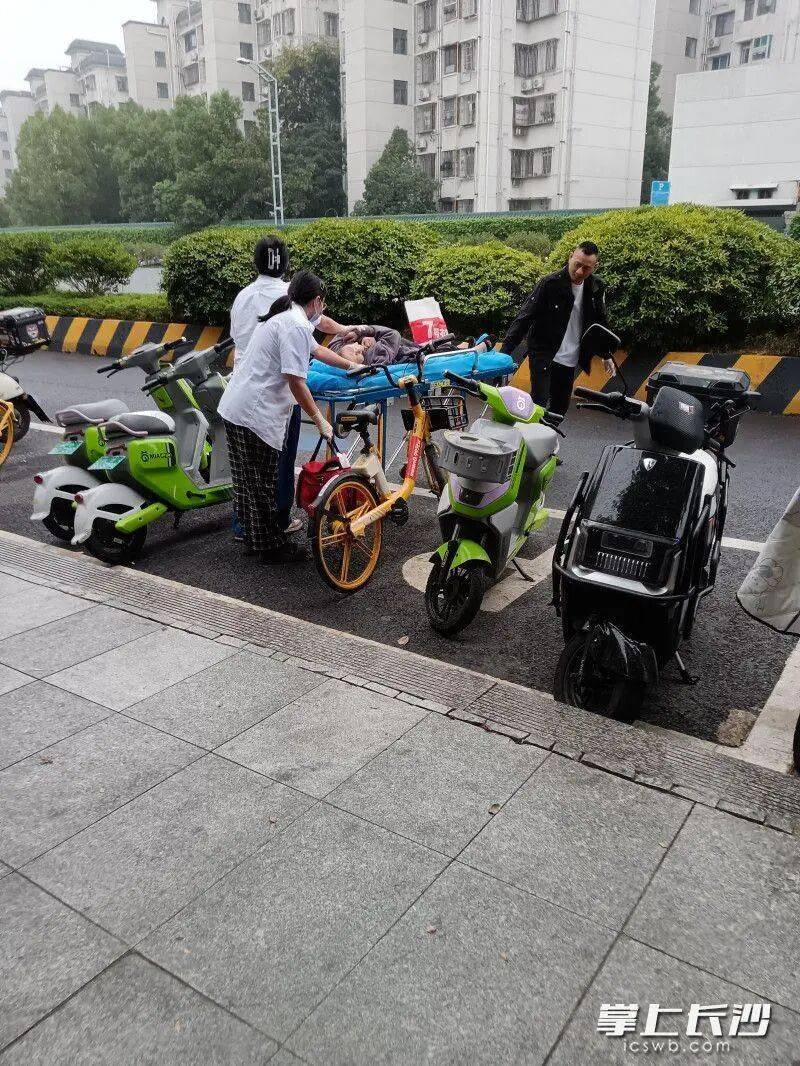 事發(fā)湖南烈士公園！80多歲老人不慎落湖<strong></p>
<p>宏鑫機(jī)械設(shè)備有限公司
</strong>，眾多市民合力救助:宏鑫機(jī)械設(shè)備有限公司
