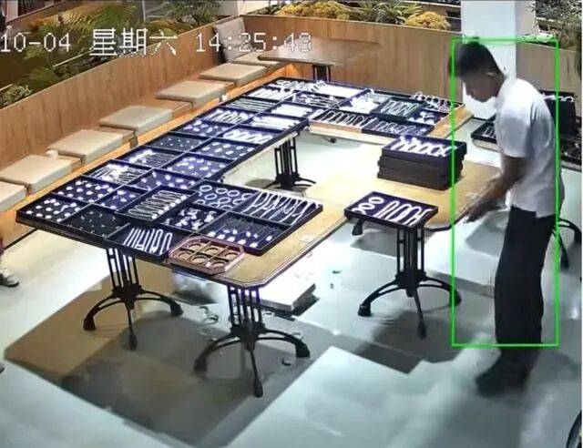 蘇州一20歲店員不小心摔碎一盒玉鐲損失百萬<strong></p>
<p>宏鑫機械設(shè)備有限公司
</strong>，老板未要賠償安慰小伙別有壓力:宏鑫機械設(shè)備有限公司
