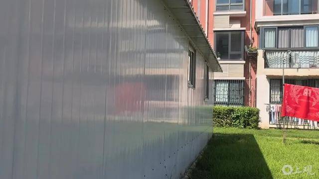 上海居民投訴后傻眼：只拆了一半！小區(qū)綠化被大量鐵皮房霸占<strong></p>
<p>宏鑫機械設備有限公司
</strong>，還有人??？居民直指小區(qū)公共收益疑云:宏鑫機械設備有限公司
