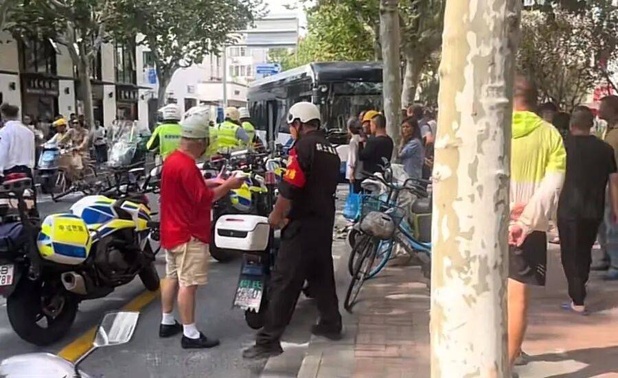 上海警方：葉某（男<strong></p>
<p>宏鑫機(jī)械設(shè)備有限公司
</strong>，57歲）尋釁滋事，已被拘！:宏鑫機(jī)械設(shè)備有限公司
