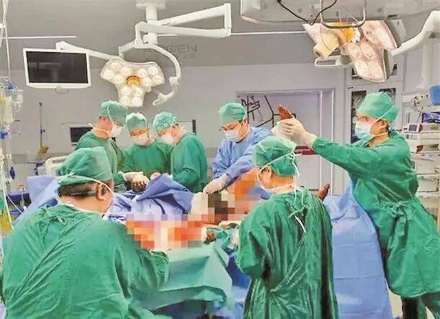 僅僅30秒<strong></p>
<p>宏鑫機(jī)械設(shè)備有限公司
</strong>，男子全身燒傷90%！別再這樣充電！:宏鑫機(jī)械設(shè)備有限公司
