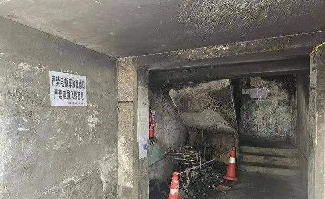 僅僅30秒<strong></p>
<p>宏鑫機(jī)械設(shè)備有限公司
</strong>，男子全身燒傷90%！別再這樣充電！:宏鑫機(jī)械設(shè)備有限公司
