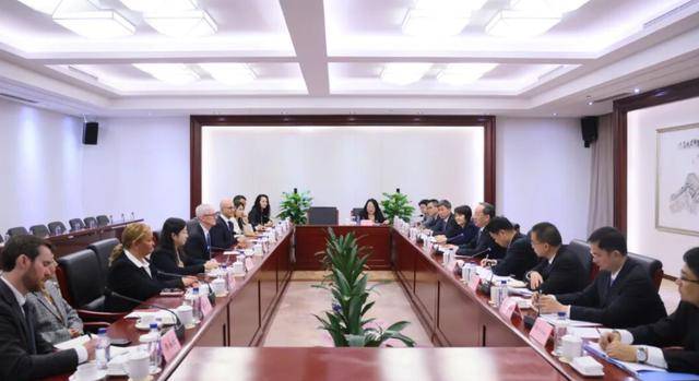 李樂成會見庫克:宏鑫機械設(shè)備有限公司