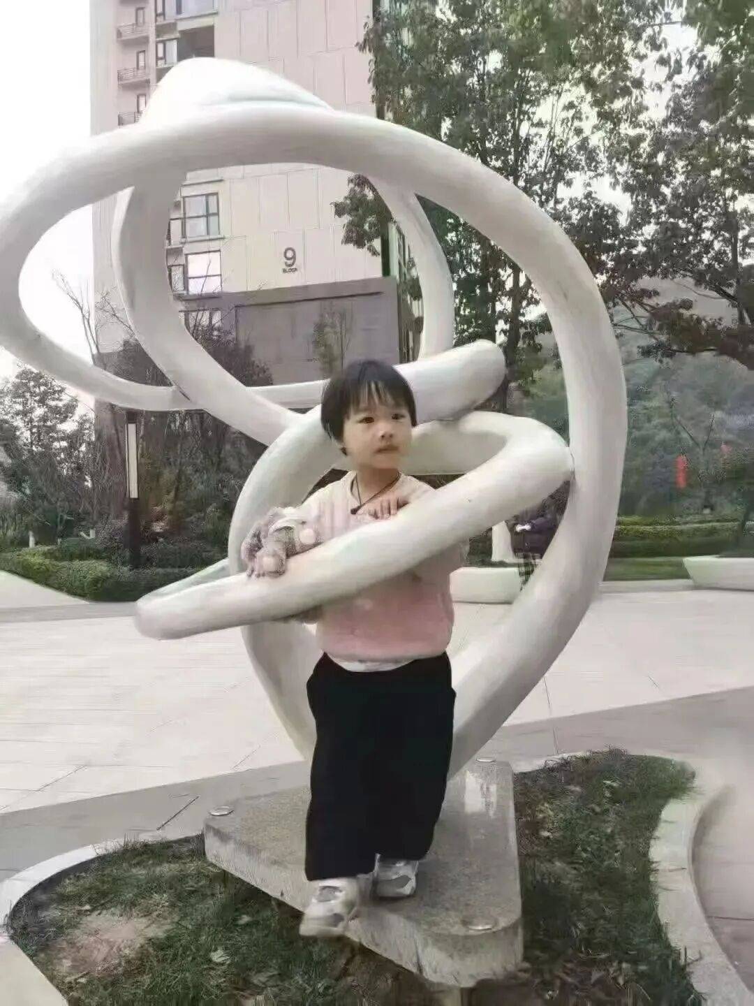 多方力量連夜搜尋 遼寧4歲失蹤女童暫未找到 家屬:不排除被人抱走:宏鑫機(jī)械設(shè)備有限公司