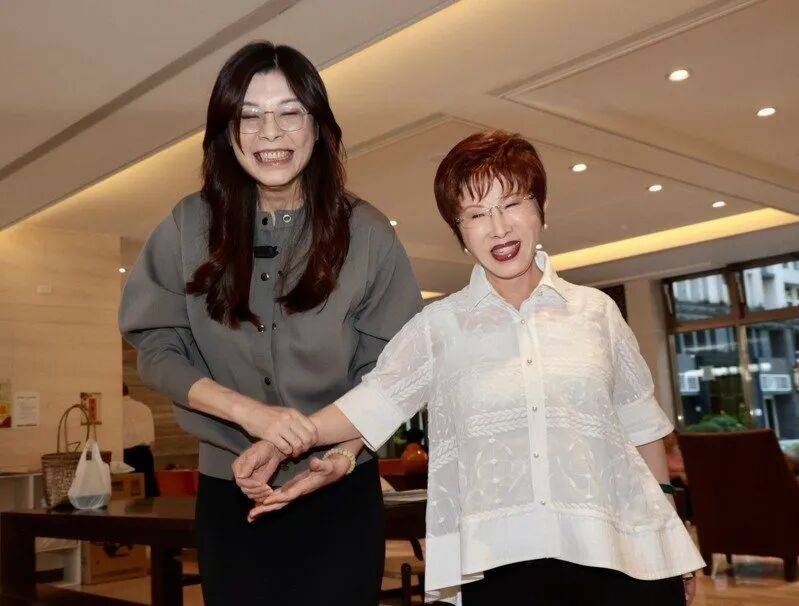 到底支持誰(shuí)當(dāng)黨主席？當(dāng)著鄭麗文的面<strong></p>
<p>宏鑫機(jī)械設(shè)備有限公司
</strong>，洪秀柱說(shuō)出了自己的答案:宏鑫機(jī)械設(shè)備有限公司
