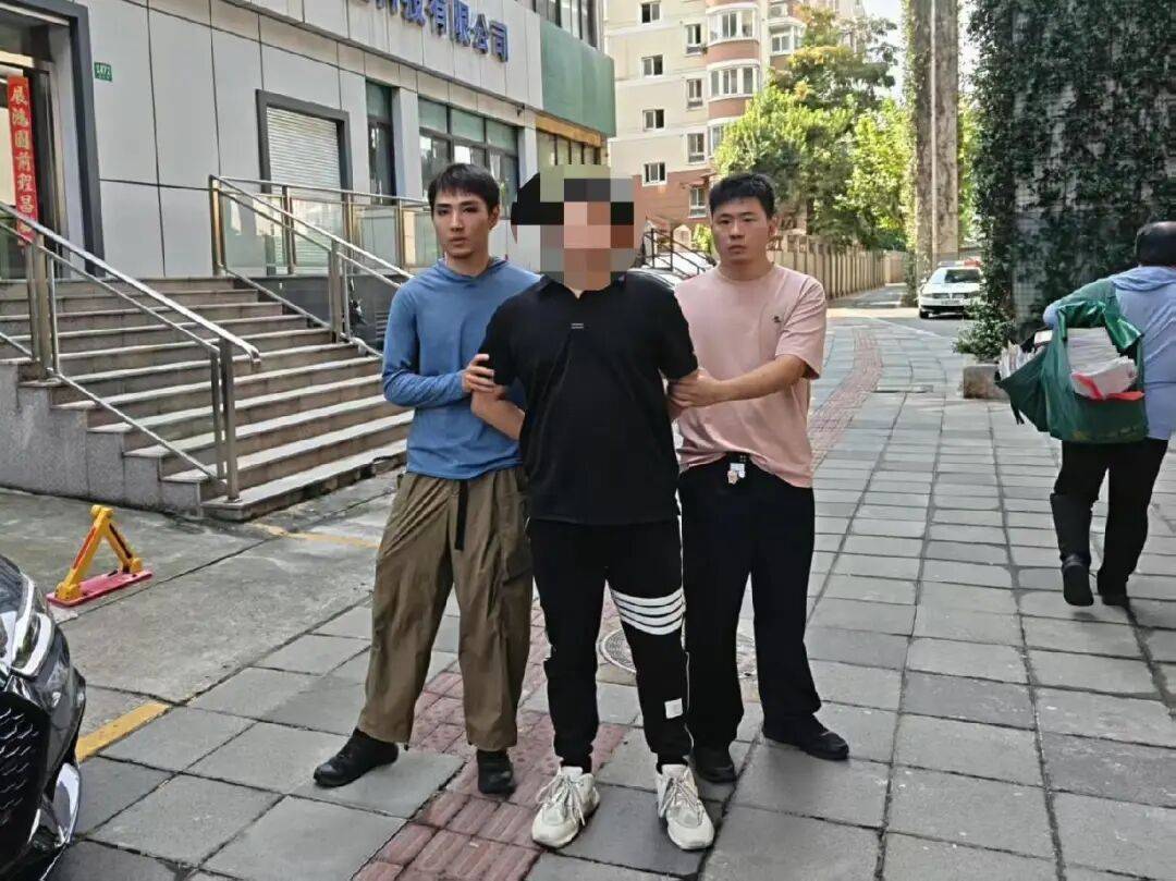 “我的微信名不叫這個<strong></p>
<p>宏鑫機(jī)械設(shè)備有限公司
</strong>，太惡心了吧”！上海一對房東房客，被中介做局了:宏鑫機(jī)械設(shè)備有限公司
