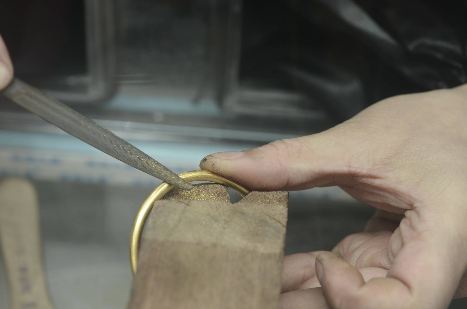 金價暴漲后打金店客流增加：有新人結(jié)婚用“金包銀”當平替省下5萬<strong></p>
<p>宏鑫機械設備有限公司
</strong>，有人用舊金翻新款式:宏鑫機械設備有限公司
