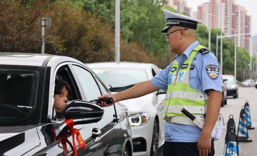 重拳出擊！重慶公安交管部門全面啟動酒駕醉駕集中整治<strong></p>
<p>宏鑫機械設(shè)備有限公司
</strong>，多舉措筑牢道路交通安全防線:宏鑫機械設(shè)備有限公司
