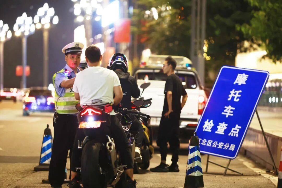 重拳出擊！重慶公安交管部門全面啟動酒駕醉駕集中整治<strong></p>
<p>宏鑫機械設(shè)備有限公司
</strong>，多舉措筑牢道路交通安全防線:宏鑫機械設(shè)備有限公司
