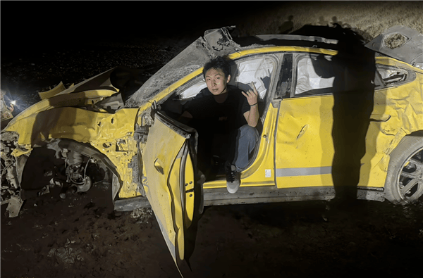 新疆一小米SU7 Ultra飛坡10多米翻滾多圈！車主發(fā)文：門能開(kāi)<strong></p>
<p>宏鑫機(jī)械設(shè)備有限公司
</strong>，沒(méi)起火:宏鑫機(jī)械設(shè)備有限公司
