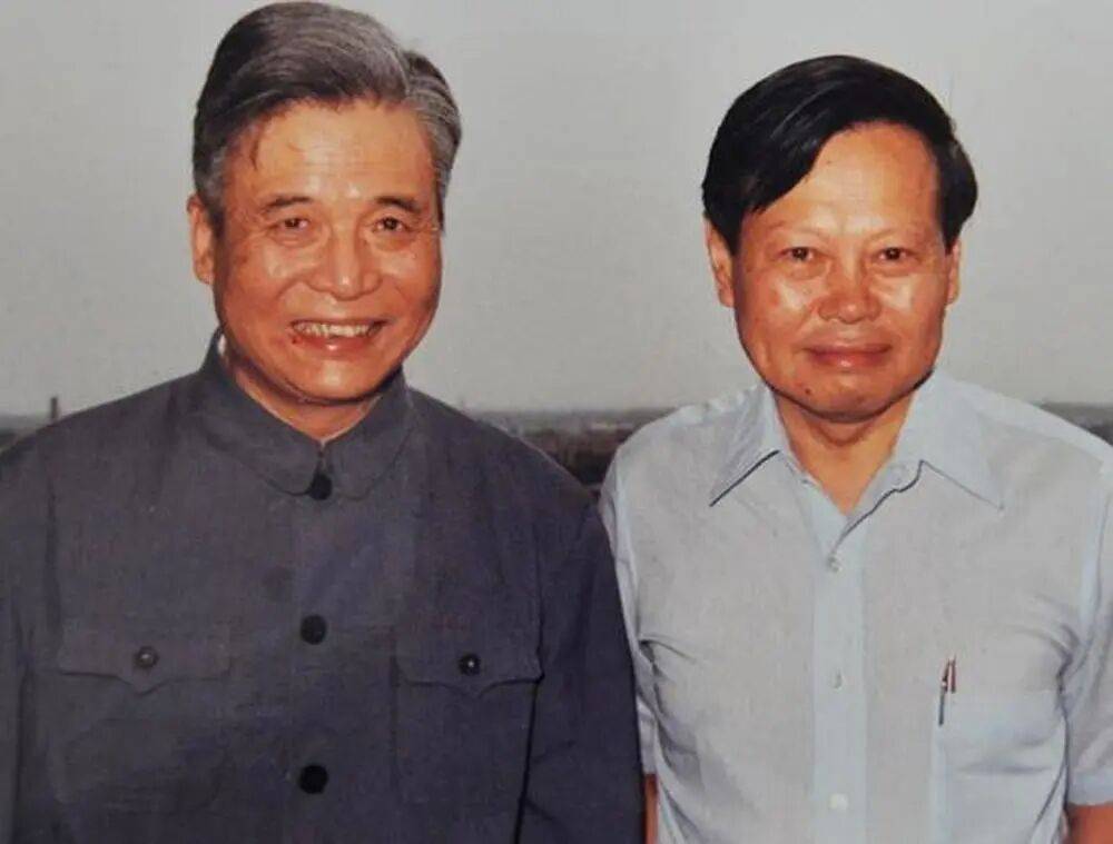 “大先生”千古<strong></p>
<p>宏鑫機(jī)械設(shè)備有限公司
</strong>，楊振寧的一生:宏鑫機(jī)械設(shè)備有限公司
