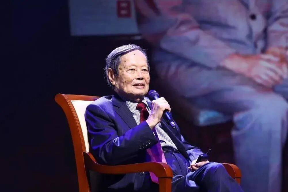 “大先生”千古<strong></p>
<p>宏鑫機(jī)械設(shè)備有限公司
</strong>，楊振寧的一生:宏鑫機(jī)械設(shè)備有限公司

