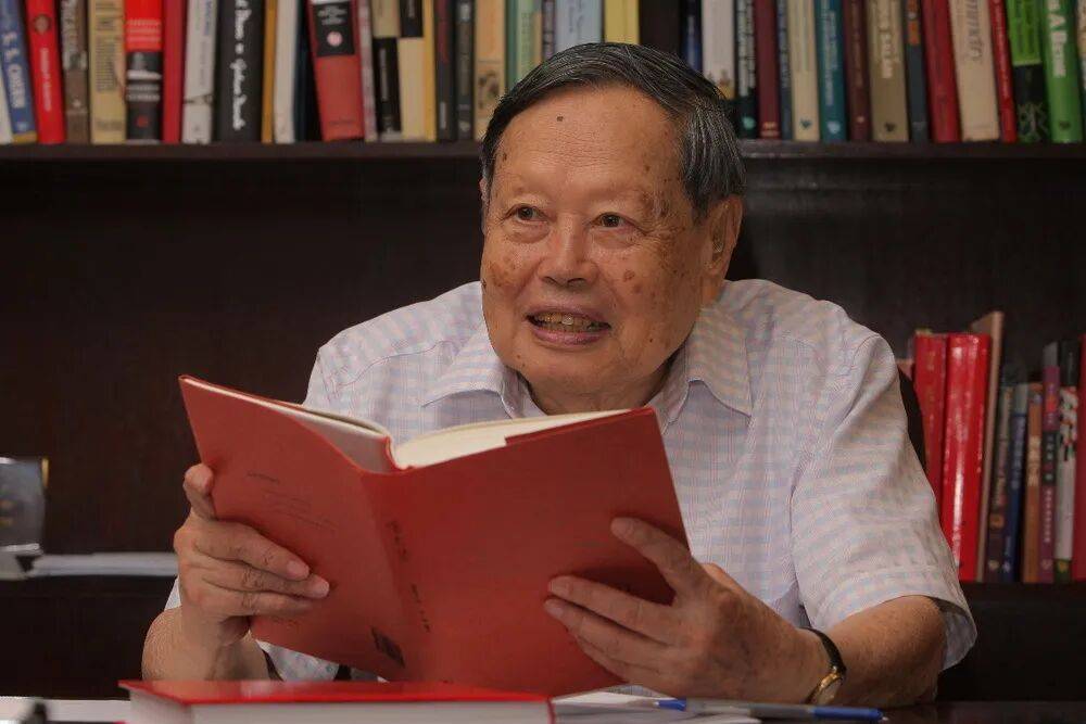 “大先生”千古<strong></p>
<p>宏鑫機(jī)械設(shè)備有限公司
</strong>，楊振寧的一生:宏鑫機(jī)械設(shè)備有限公司
