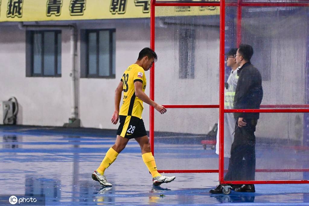 怒噴裁判染紅<strong></p>
<p>宏鑫機械設備有限公司
</strong>！青島西海岸對張呈棟處以三停處罰 罰款5萬:宏鑫機械設備有限公司
