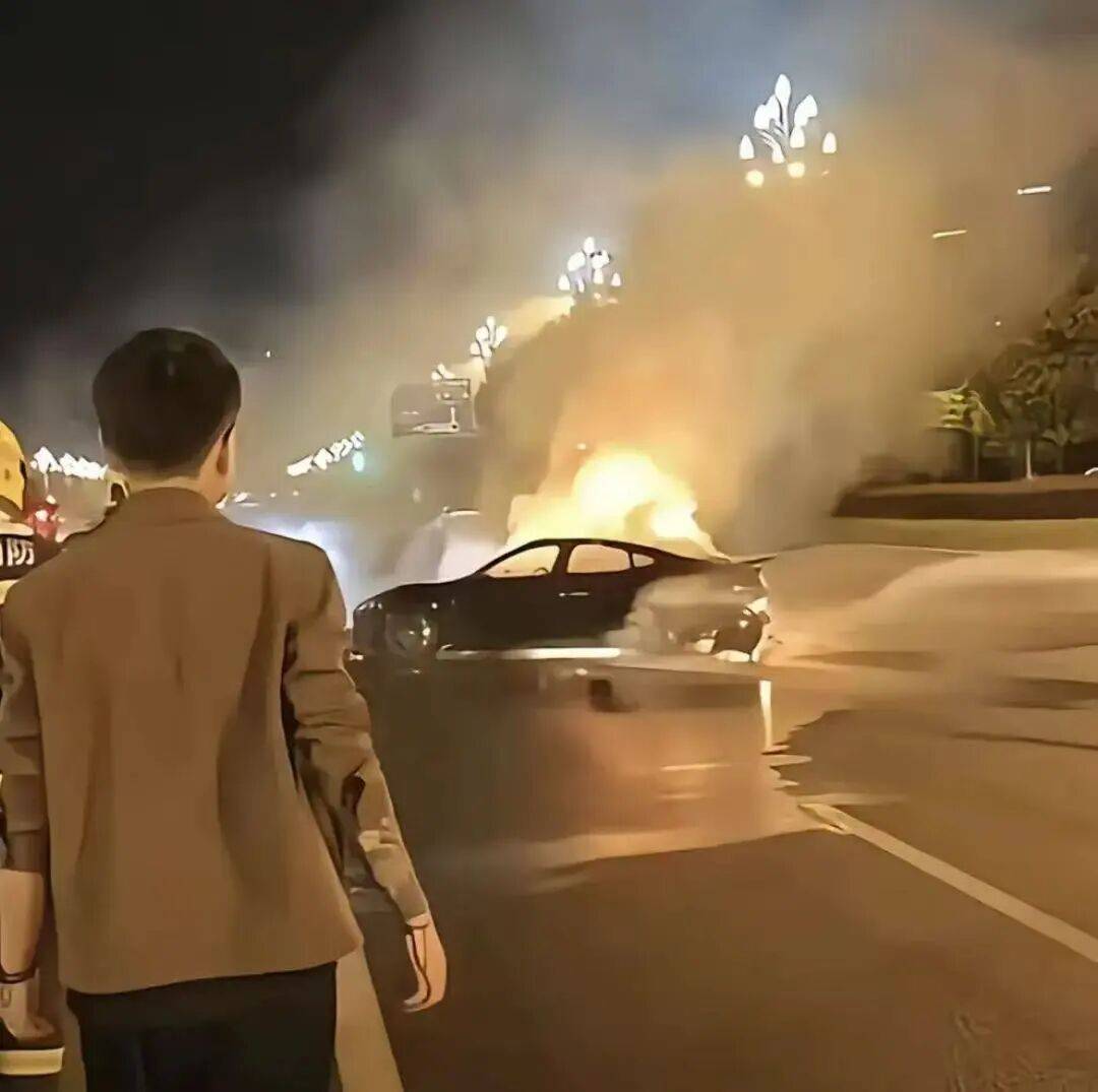 “打不開的車門”為何成致命陷阱？:宏鑫機械設(shè)備有限公司
