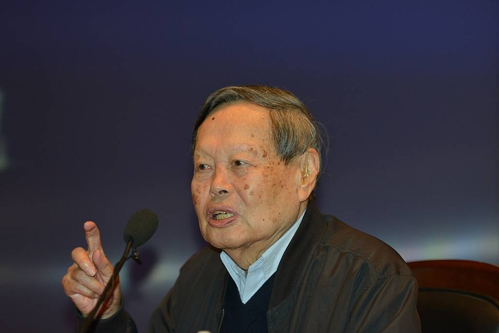 丘成桐悼念楊振寧：希望未來設(shè)立一個以楊振寧命名的獎項來紀(jì)念他:宏鑫機(jī)械設(shè)備有限公司
