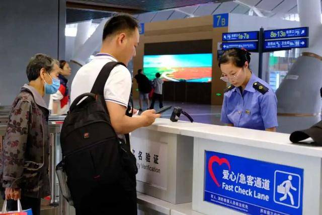 4小時33分！北京高鐵“速通”長白山<strong></p>
<p>宏鑫機械設(shè)備有限公司
</strong>，周末就能打個來回！:宏鑫機械設(shè)備有限公司
