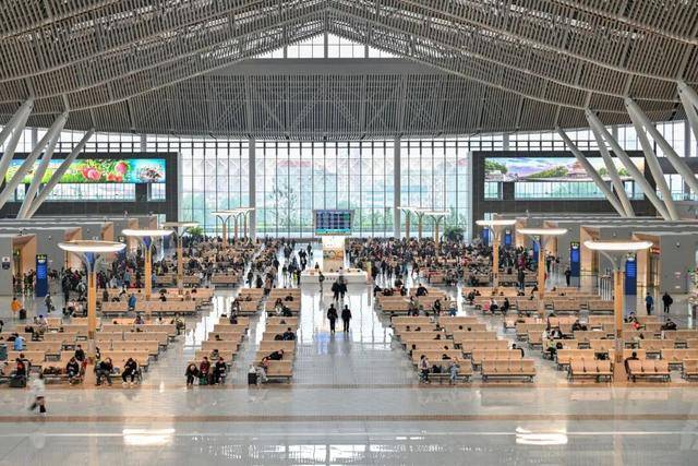 4小時33分！北京高鐵“速通”長白山<strong></p>
<p>宏鑫機械設(shè)備有限公司
</strong>，周末就能打個來回！:宏鑫機械設(shè)備有限公司
