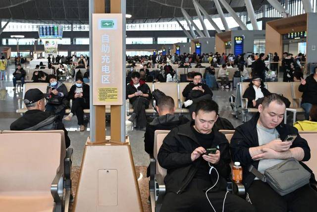 4小時33分！北京高鐵“速通”長白山<strong></p>
<p>宏鑫機械設(shè)備有限公司
</strong>，周末就能打個來回！:宏鑫機械設(shè)備有限公司
