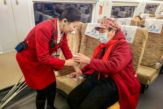 4小時33分！北京高鐵“速通”長白山<strong></p>
<p>宏鑫機械設(shè)備有限公司
</strong>，周末就能打個來回！:宏鑫機械設(shè)備有限公司
