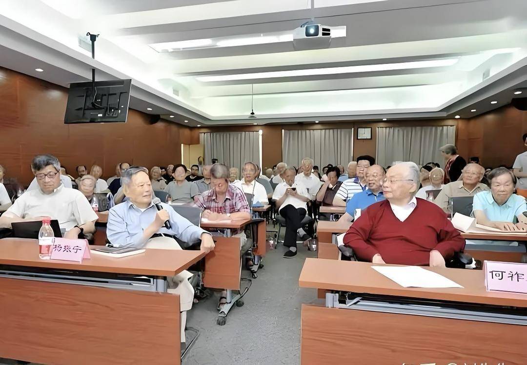 何祚庥院士追憶楊振寧:<strong></p>
<p>宏鑫機(jī)械設(shè)備有限公司
</strong>他的貢獻(xiàn)早已超越學(xué)術(shù)界|封面頭條:宏鑫機(jī)械設(shè)備有限公司