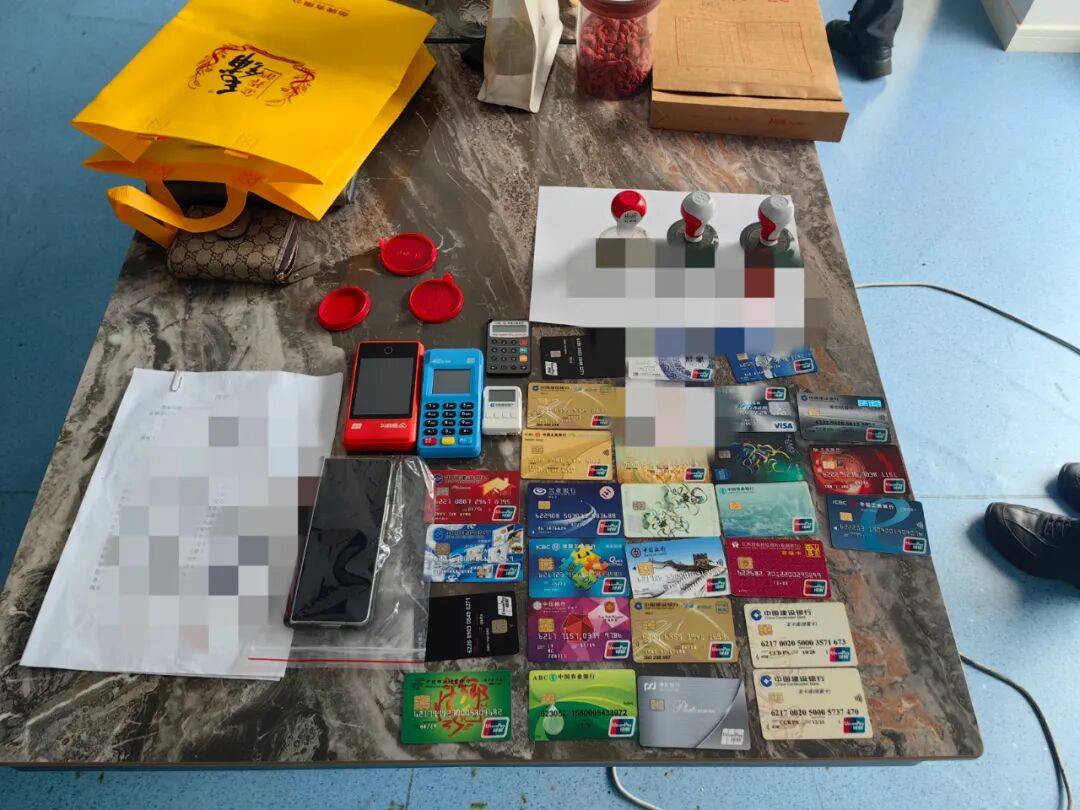 涉案金額超2000萬<strong></p>
<p>宏鑫機械設(shè)備有限公司
</strong>！萍鄉(xiāng)警方摧毀“背債人”貸款詐騙團伙:宏鑫機械設(shè)備有限公司
