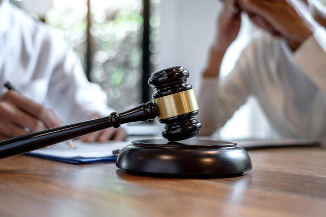 妻子發(fā)生婚外情，丈夫持鐵錘擊打情夫致死 一審判決：屬激情犯罪，丈夫無期、妻子五年:宏鑫機(jī)械設(shè)備有限公司
