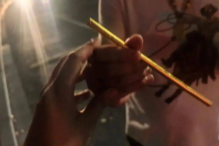 “要跪搓衣板了！”浙江男子用100克黃金打吸管喝奶茶，凌晨在街頭丟了……:宏鑫機(jī)械設(shè)備有限公司
