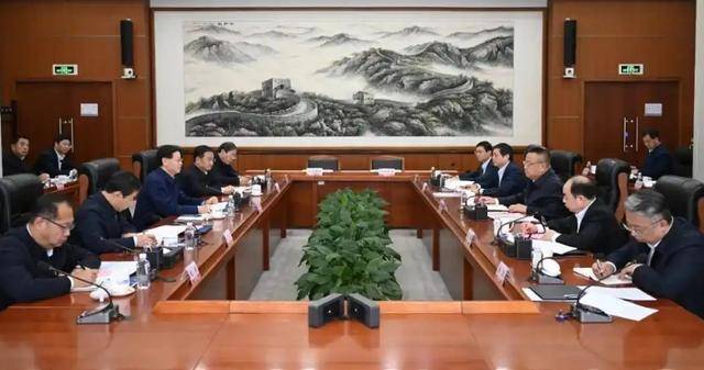 遼寧省委書記、省長在京與部分中央企業(yè)分別舉行工作會商:宏鑫機(jī)械設(shè)備有限公司
