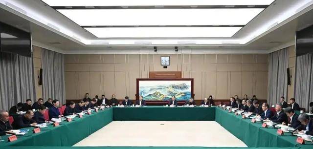遼寧省委書記、省長在京與部分中央企業(yè)分別舉行工作會商:宏鑫機(jī)械設(shè)備有限公司
