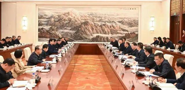 遼寧省委書記、省長在京與部分中央企業(yè)分別舉行工作會商:宏鑫機(jī)械設(shè)備有限公司
