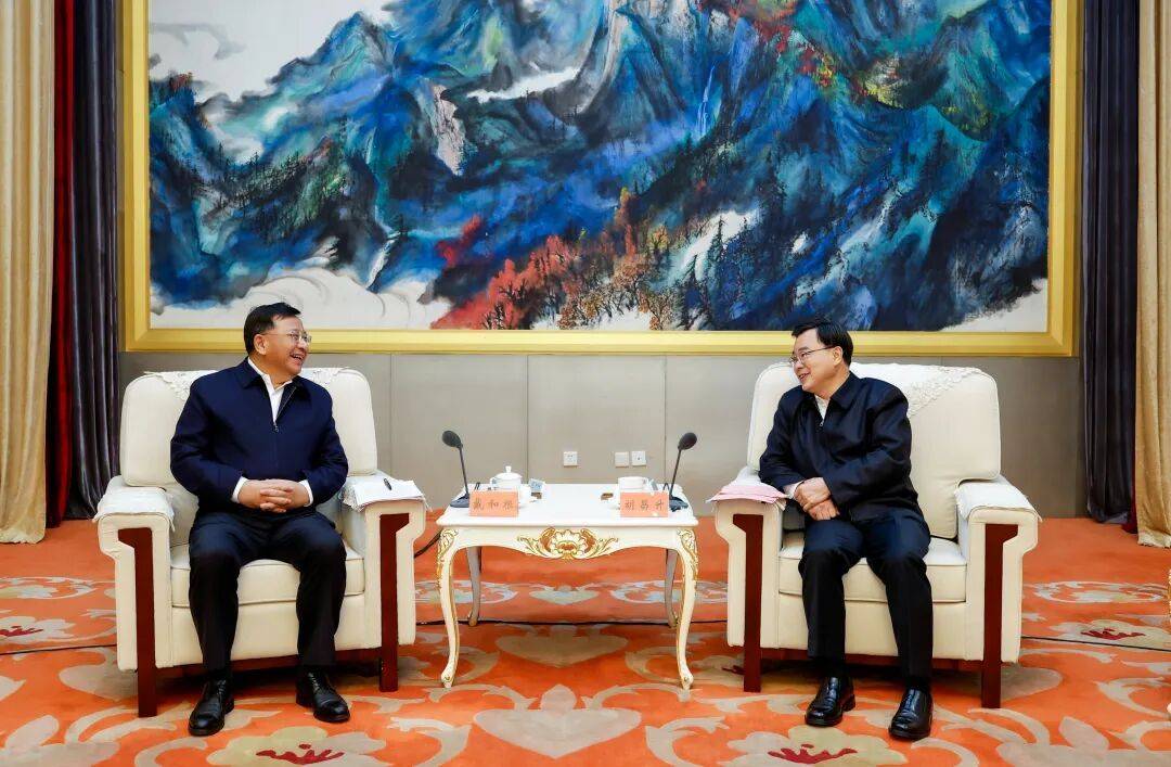 戴和根與甘肅省委書記、省人大常委會主任胡昌升舉行會談:宏鑫機械設備有限公司
