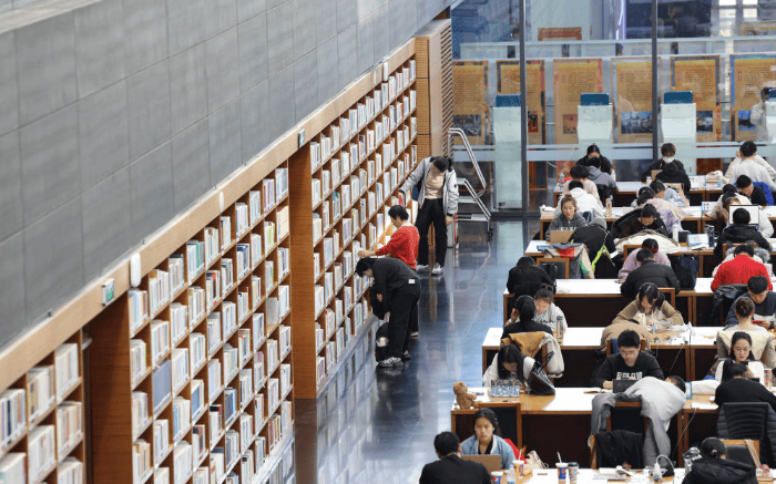 破解圖書館“一座難求”，讓文化共享真正落地 | 新京報社論:宏鑫機械設(shè)備有限公司
