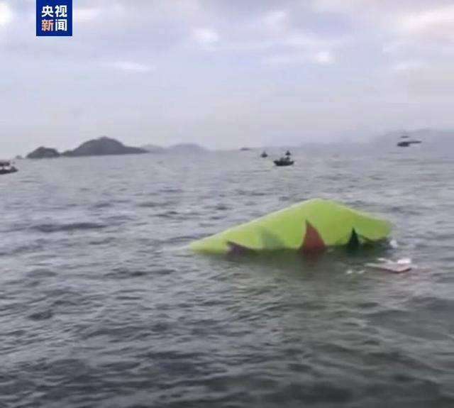 凌晨突發(fā)！香港機場一貨機沖出跑道墜海<strong></p>
<p>宏鑫機械設(shè)備有限公司
</strong>，撞地勤車致2人遇難:宏鑫機械設(shè)備有限公司
