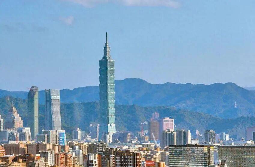 與鄭麗文交流<strong></p>
<p>宏鑫機械設備有限公司
</strong>，中國人的志氣、骨氣、底氣:宏鑫機械設備有限公司
