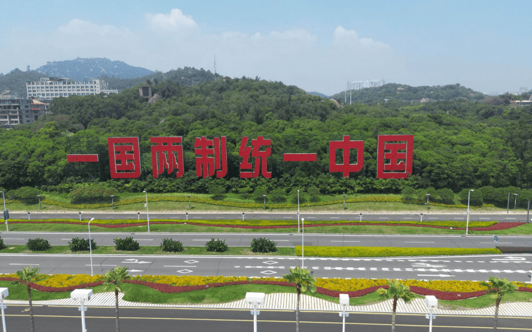 沉寂24小時(shí)后<strong></p>
<p>宏鑫機(jī)械設(shè)備有限公司
</strong>，大陸致賀電，鄭麗文遞出三句話，兩岸同屬中華民族:宏鑫機(jī)械設(shè)備有限公司
