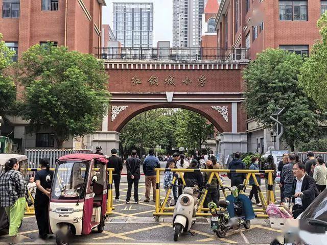 武漢多個(gè)小區(qū)接連宣布：免費(fèi)對(duì)外開(kāi)放<strong></p>
<p>宏鑫機(jī)械設(shè)備有限公司
</strong>！:宏鑫機(jī)械設(shè)備有限公司
