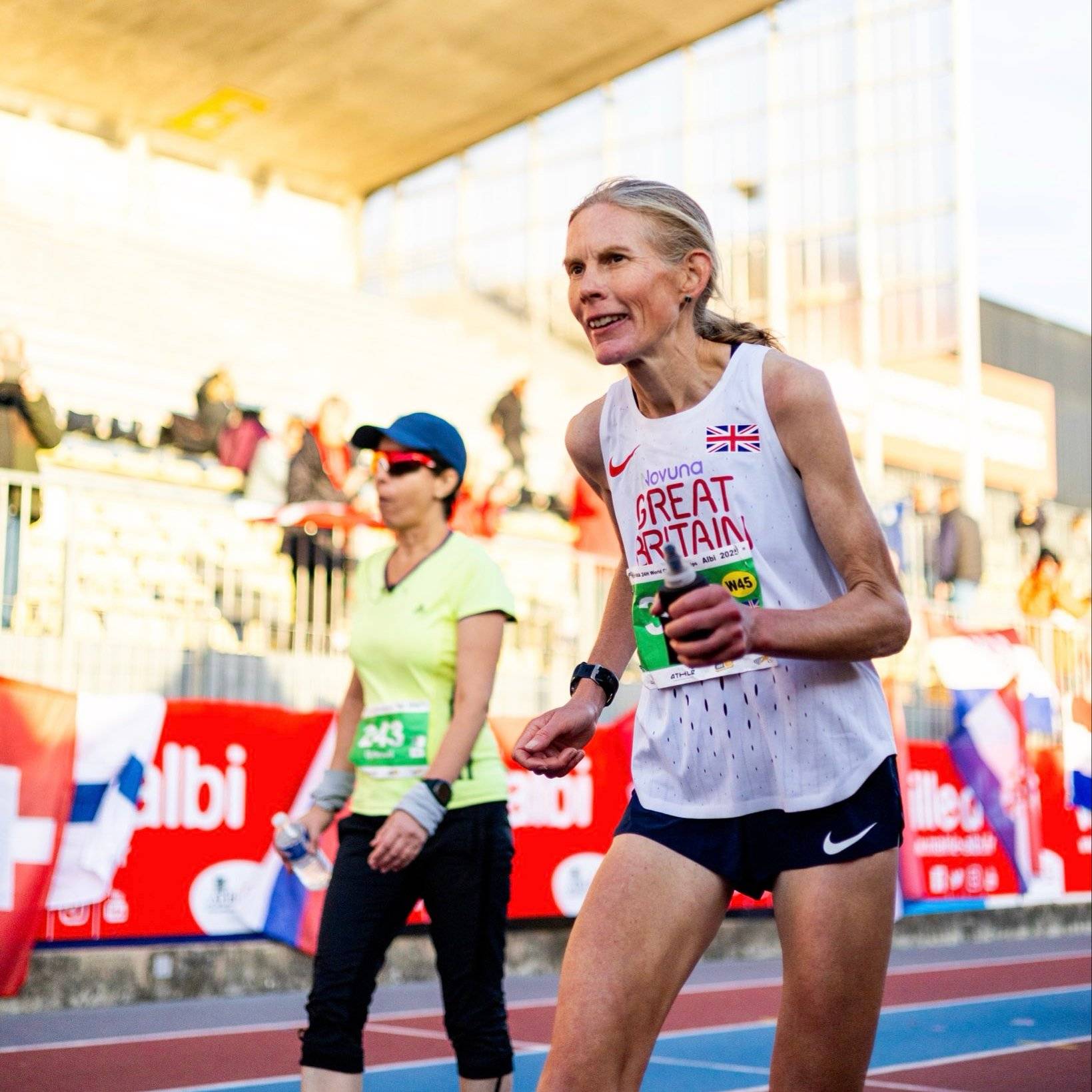 24小時狂奔278.622公里！ 46歲女將打破女子24小時超馬世界紀(jì)錄:宏鑫機(jī)械設(shè)備有限公司
