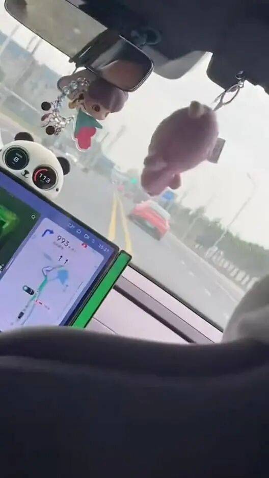 小米汽車市區(qū)飆至?xí)r速120公里<strong></p>
<p>宏鑫機械設(shè)備有限公司
</strong>，跨雙黃線到對向車道超車……交警回應(yīng)→:宏鑫機械設(shè)備有限公司
