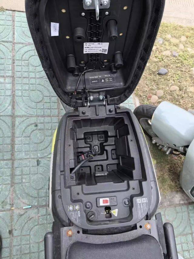 司機(jī)為了能在車(chē)上做飯吃<strong></p>
<p>宏鑫機(jī)械設(shè)備有限公司
</strong>，竟然想出這種“妙招”！被抓時(shí)很后悔:宏鑫機(jī)械設(shè)備有限公司
