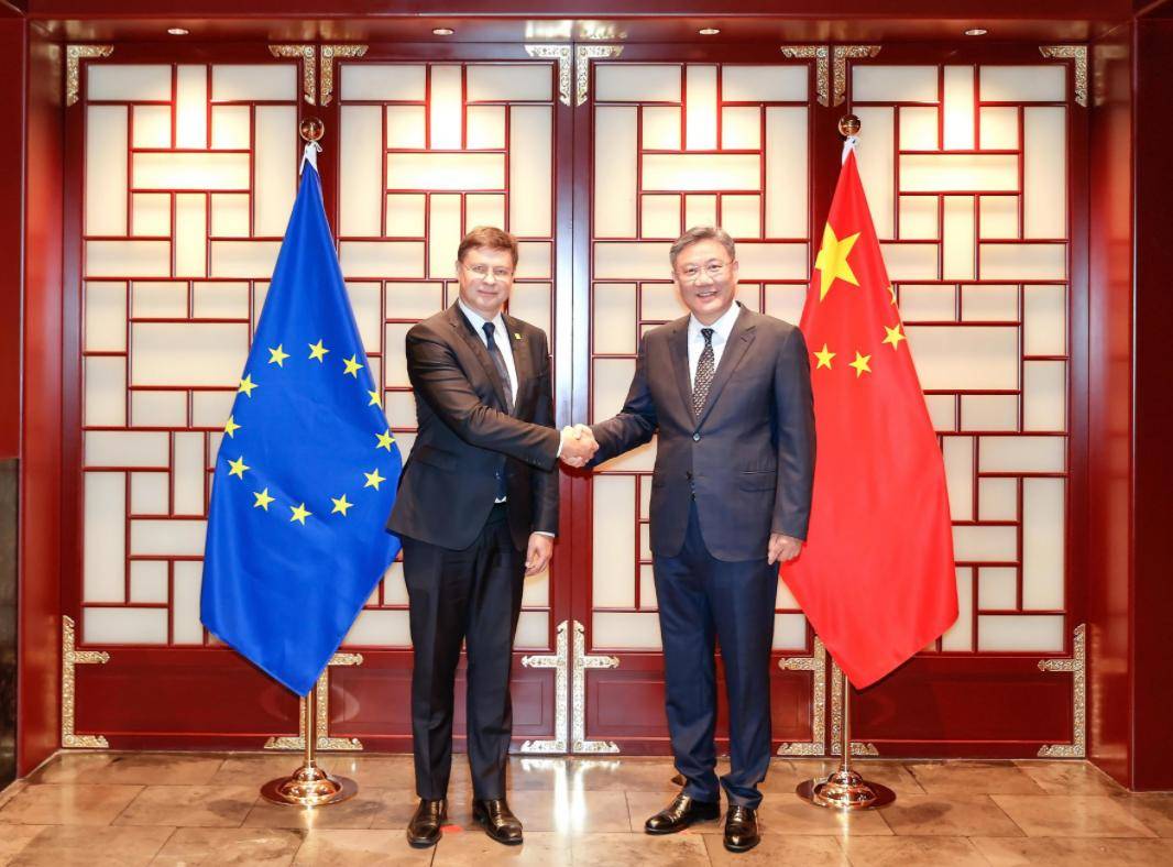 荷蘭和歐盟輪番上陣<strong></p>
<p>宏鑫機械設備有限公司
</strong>，中歐通話兩小時，要求中國恢復芯片和稀土供應，中方態(tài)度強硬:宏鑫機械設備有限公司
