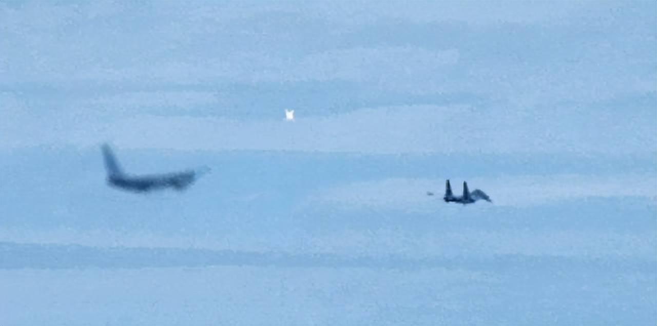 中澳軍機再次交鋒！解放軍蘇35發(fā)射誘餌彈<strong></p>
<p>宏鑫機械設(shè)備有限公司
</strong>，嚴(yán)正警告，澳軍偵察機落荒而逃:宏鑫機械設(shè)備有限公司
