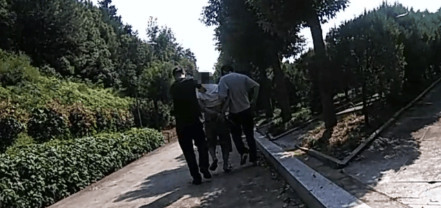民警在公墓抓獲一嫌疑人<strong></p>
<p>宏鑫機(jī)械設(shè)備有限公司
</strong>，查獲假發(fā)、人臉面具……:宏鑫機(jī)械設(shè)備有限公司
