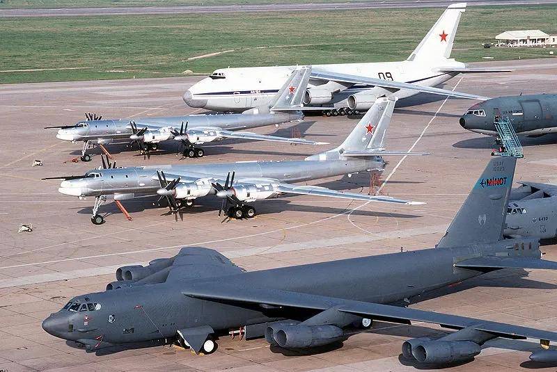 軍迷熱議<strong></p>
<p>宏鑫機(jī)械設(shè)備有限公司
</strong>！《艦載武器》曝光四發(fā)轟-6改進(jìn)方案：航程14000公里？:宏鑫機(jī)械設(shè)備有限公司
