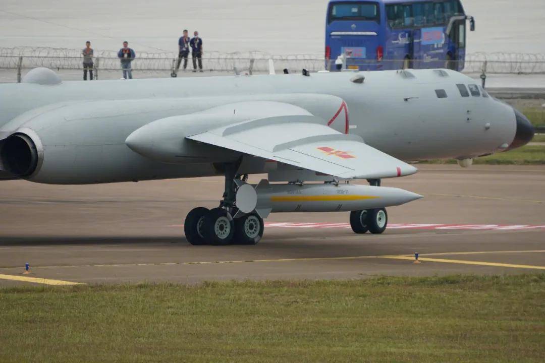 軍迷熱議<strong></p>
<p>宏鑫機(jī)械設(shè)備有限公司
</strong>！《艦載武器》曝光四發(fā)轟-6改進(jìn)方案：航程14000公里？:宏鑫機(jī)械設(shè)備有限公司
