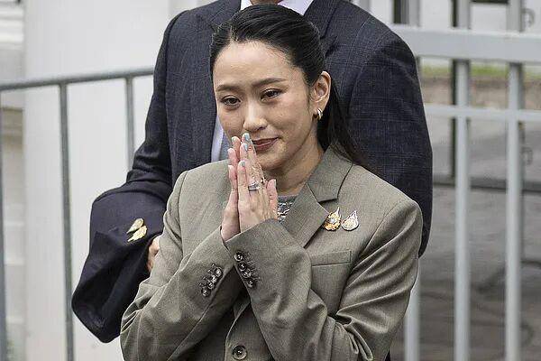 佩通坦宣布辭去黨首職務:宏鑫機械設備有限公司
